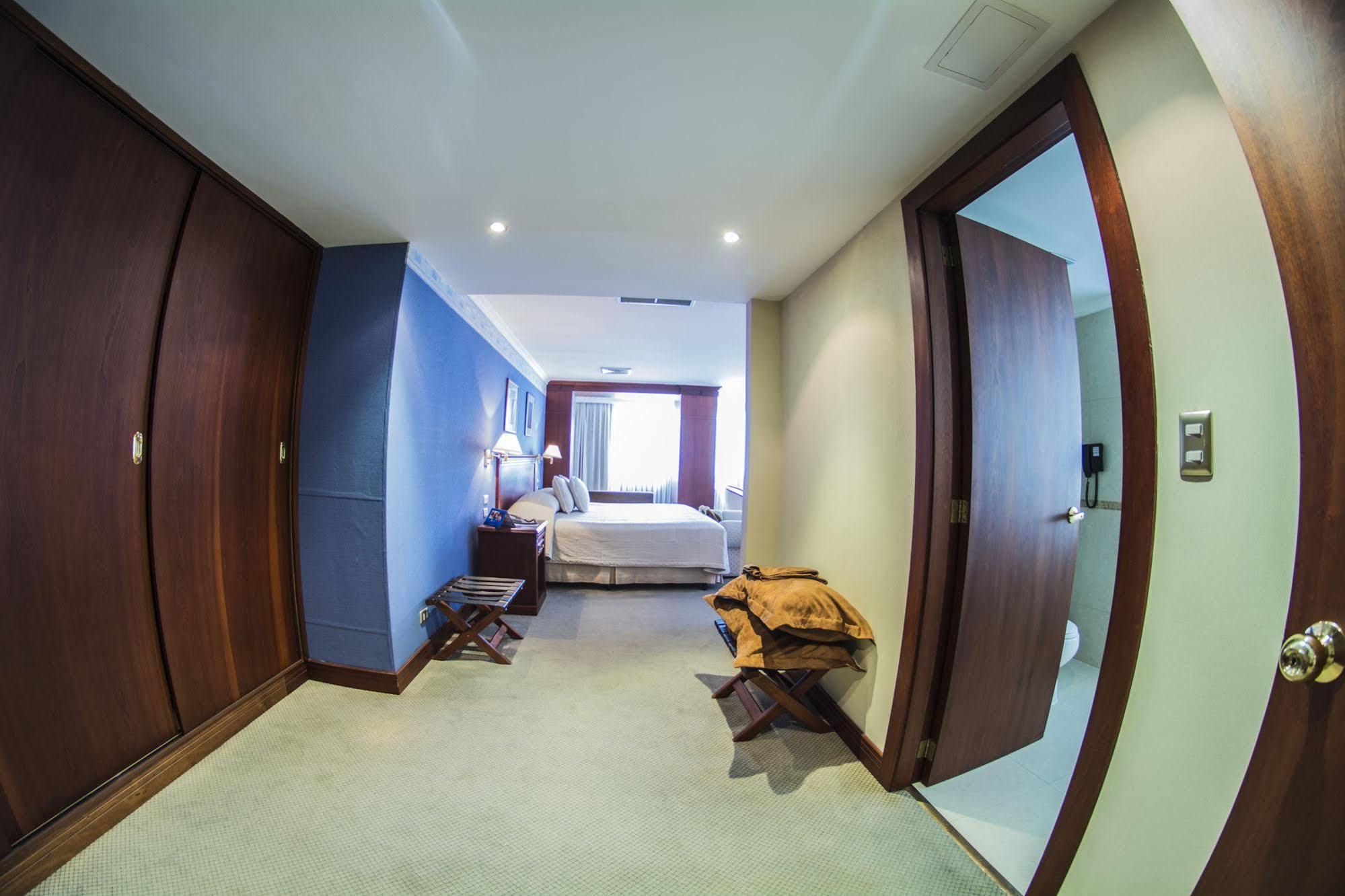 Hotel Emperador Ambato Eksteriør bilde
